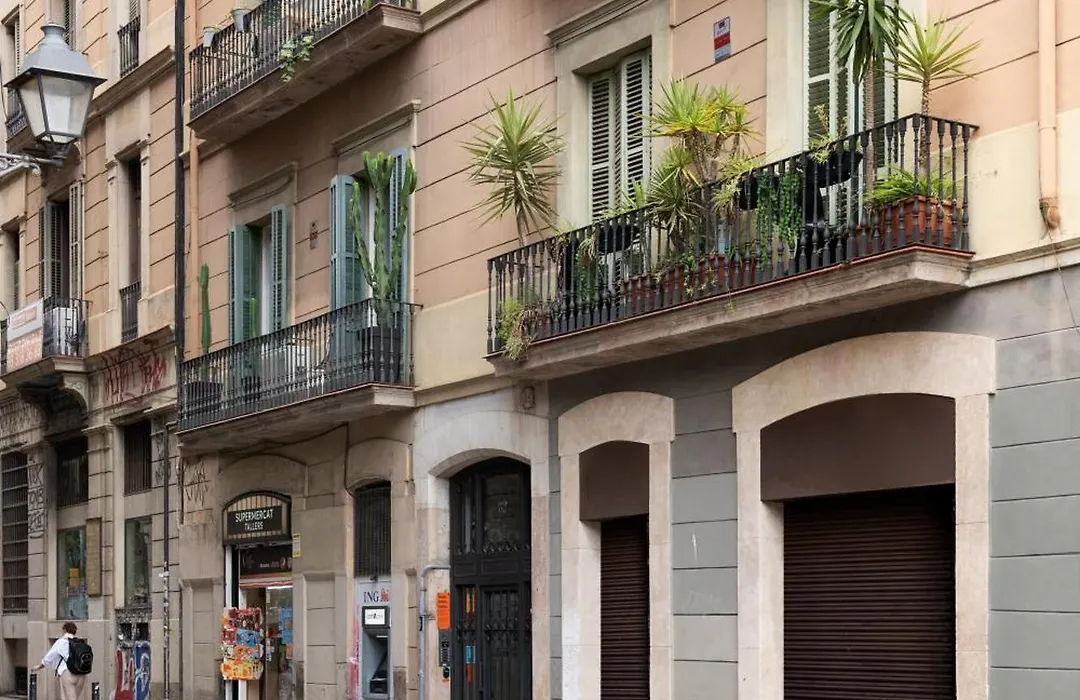 Chic&Basic Tallers Hostal-1