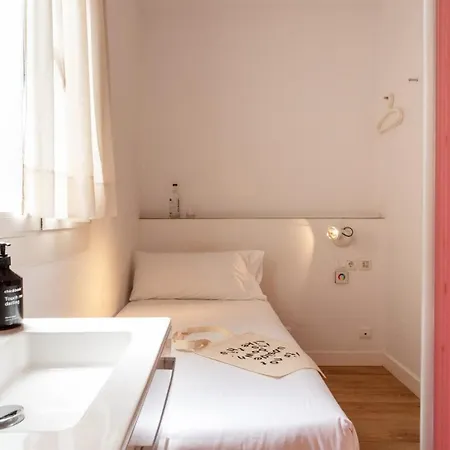 Chic&Basic Tallers Hostal-2